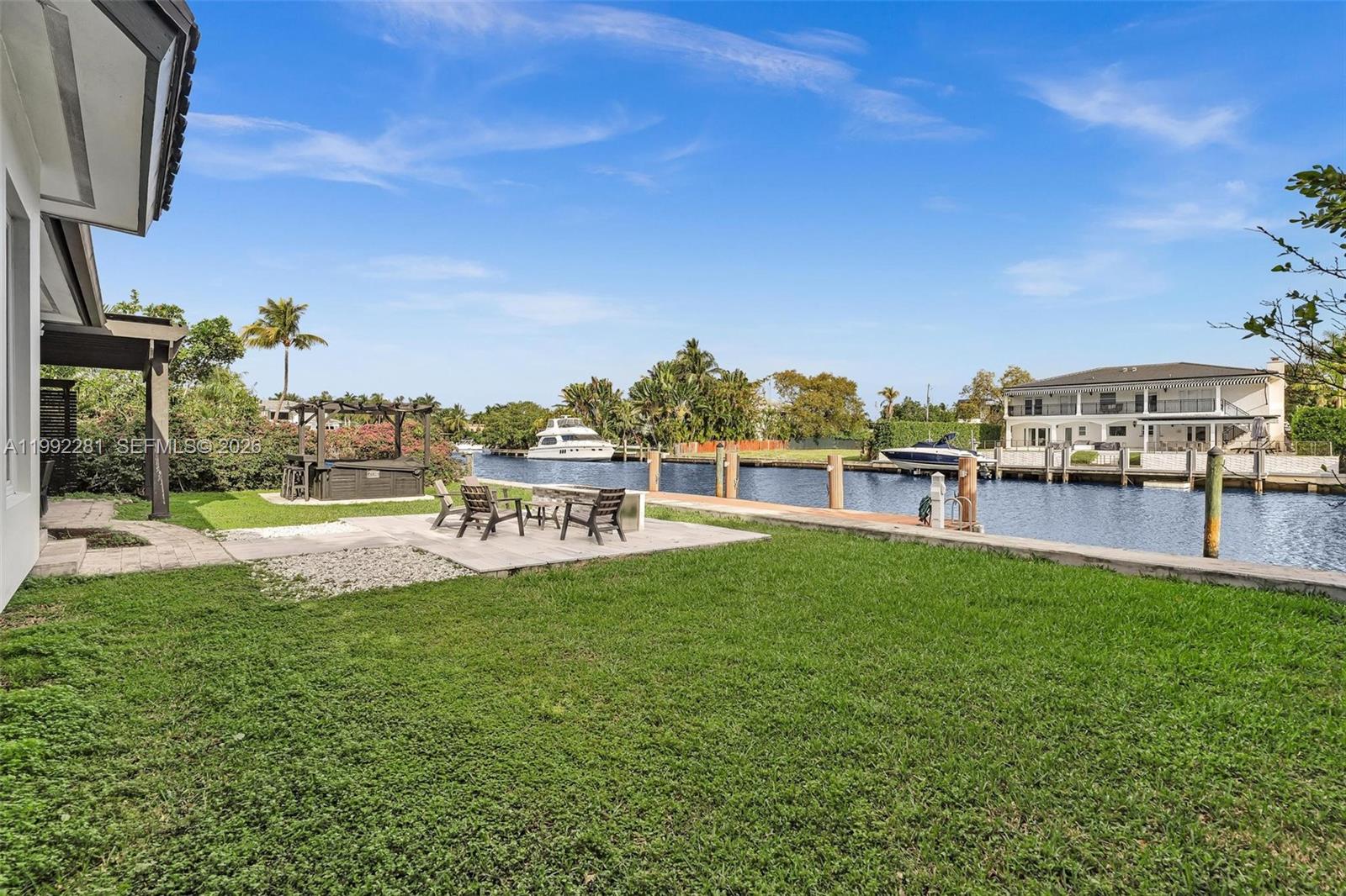 472 Sunset Dr, Hallandale Beach FL 33009