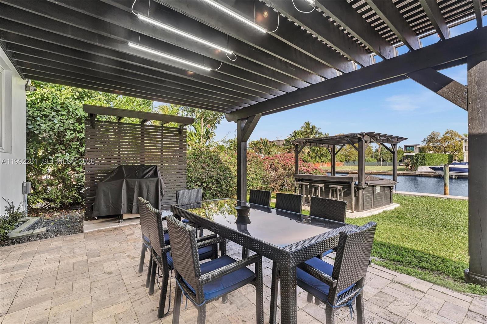 472 Sunset Dr, Hallandale Beach FL 33009