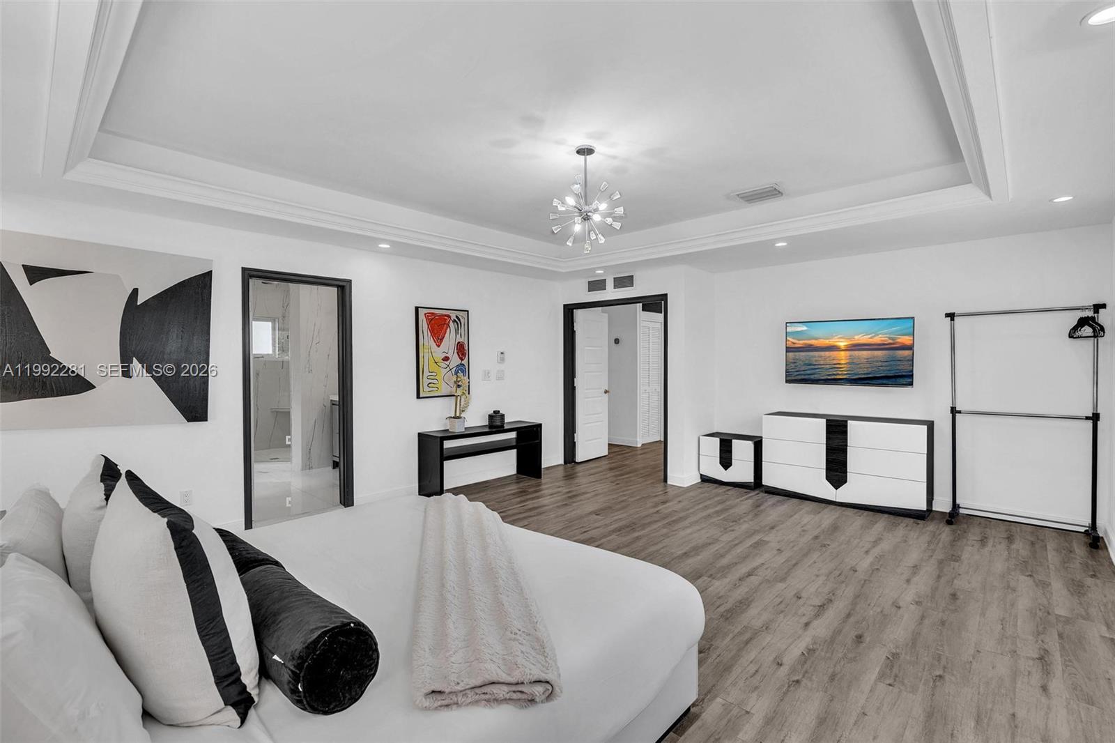 472 Sunset Dr, Hallandale Beach FL 33009