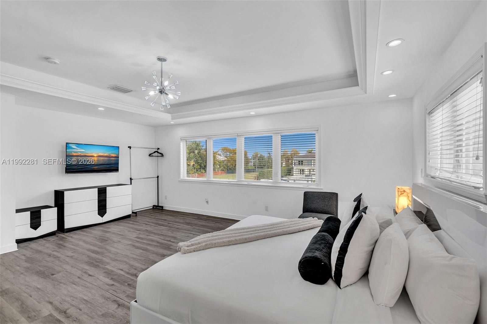 472 Sunset Dr, Hallandale Beach FL 33009