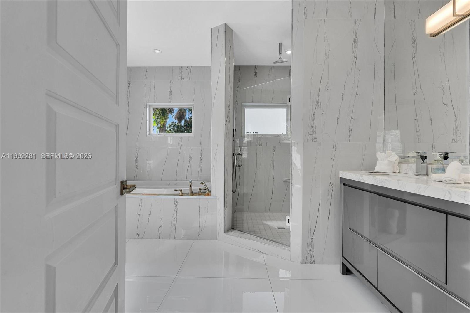472 Sunset Dr, Hallandale Beach FL 33009