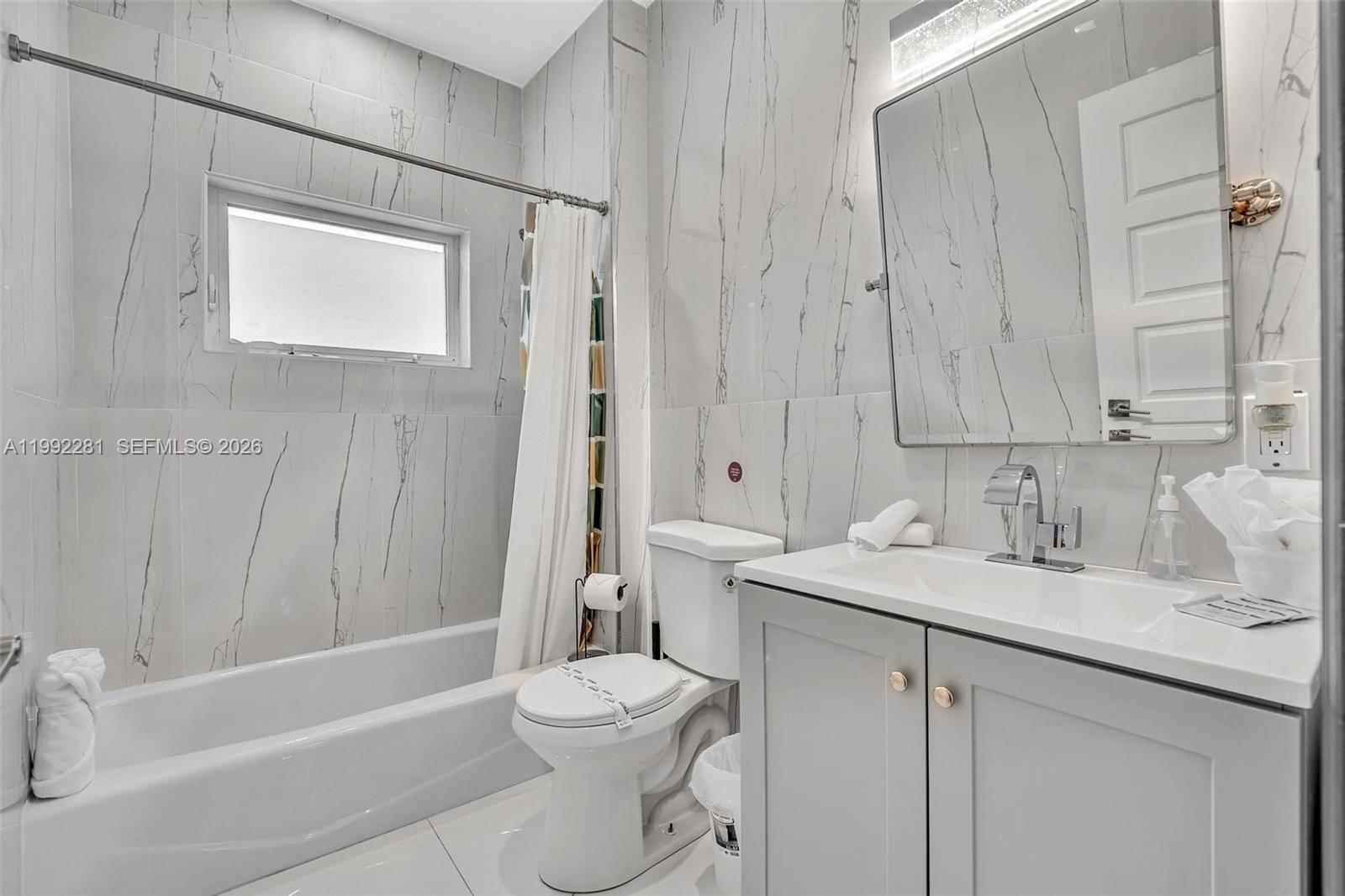 472 Sunset Dr, Hallandale Beach FL 33009