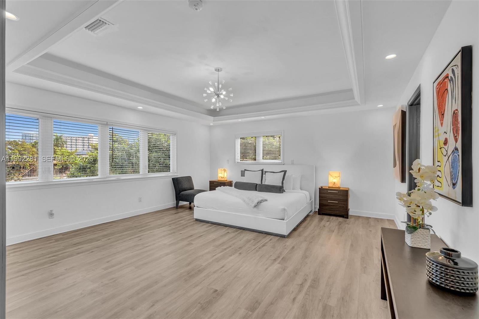472 Sunset Dr, Hallandale Beach FL 33009