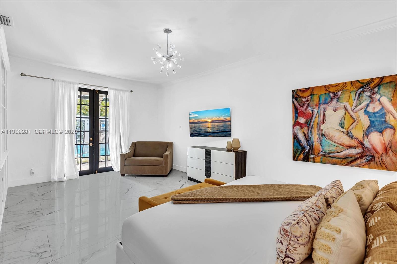 472 Sunset Dr, Hallandale Beach FL 33009
