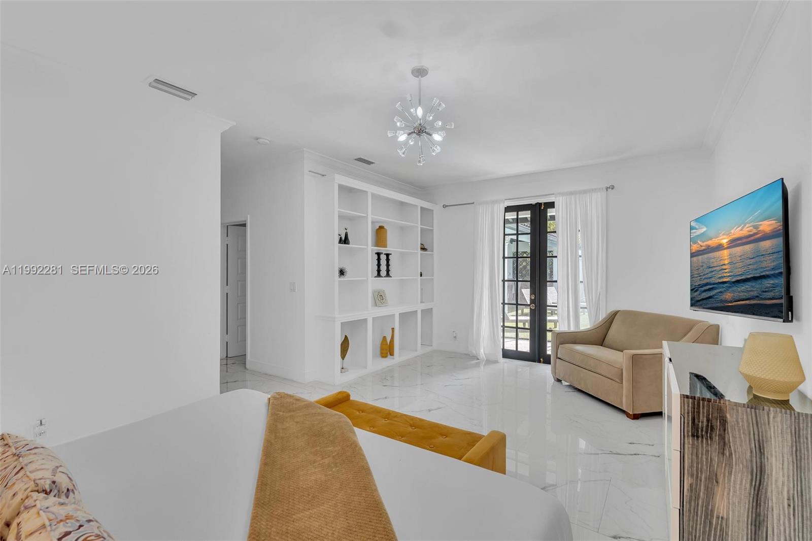 472 Sunset Dr, Hallandale Beach FL 33009