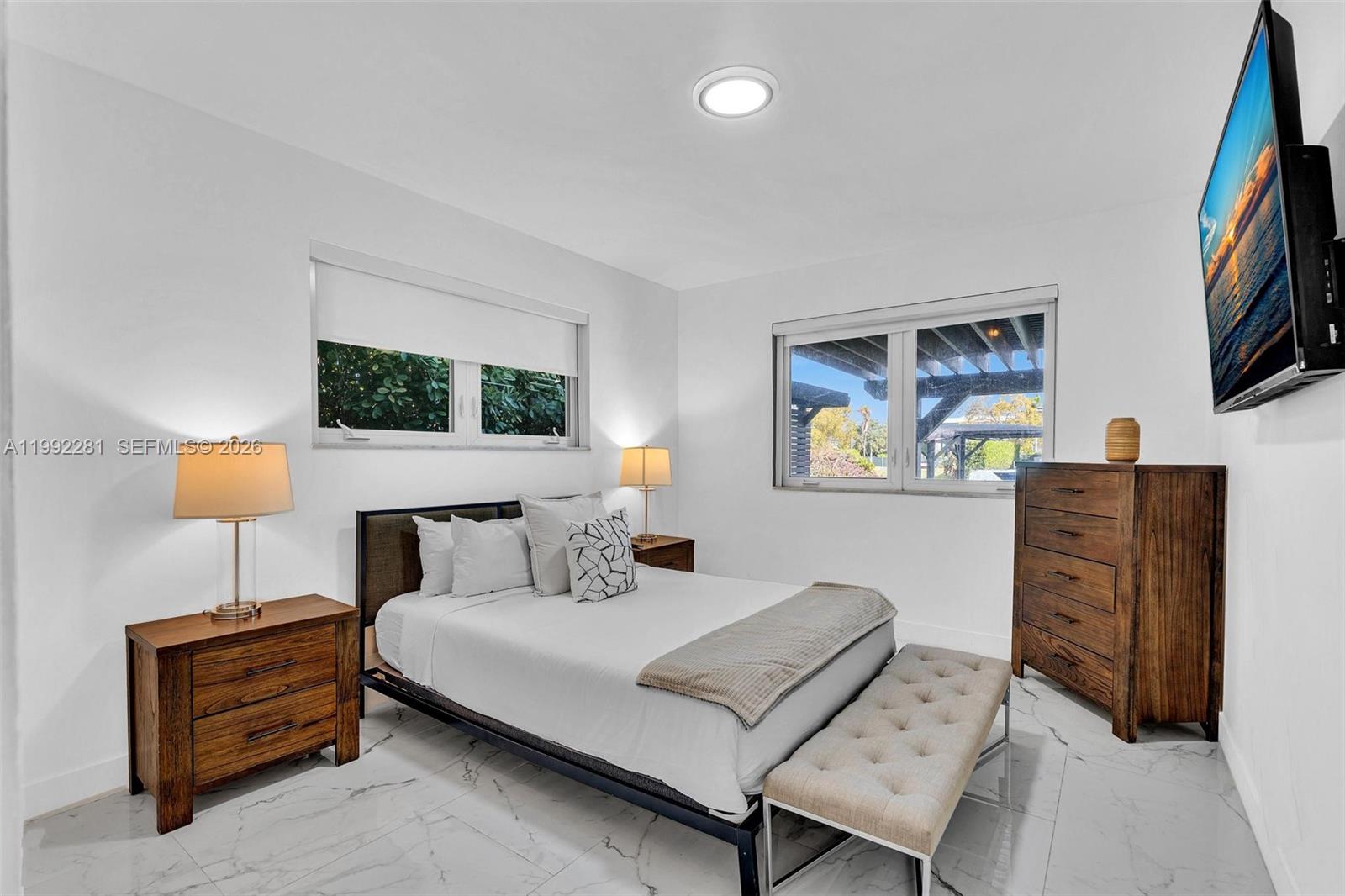 472 Sunset Dr, Hallandale Beach FL 33009