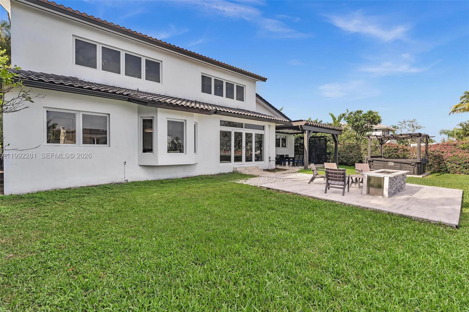 472 Sunset Dr, Hallandale Beach FL 33009