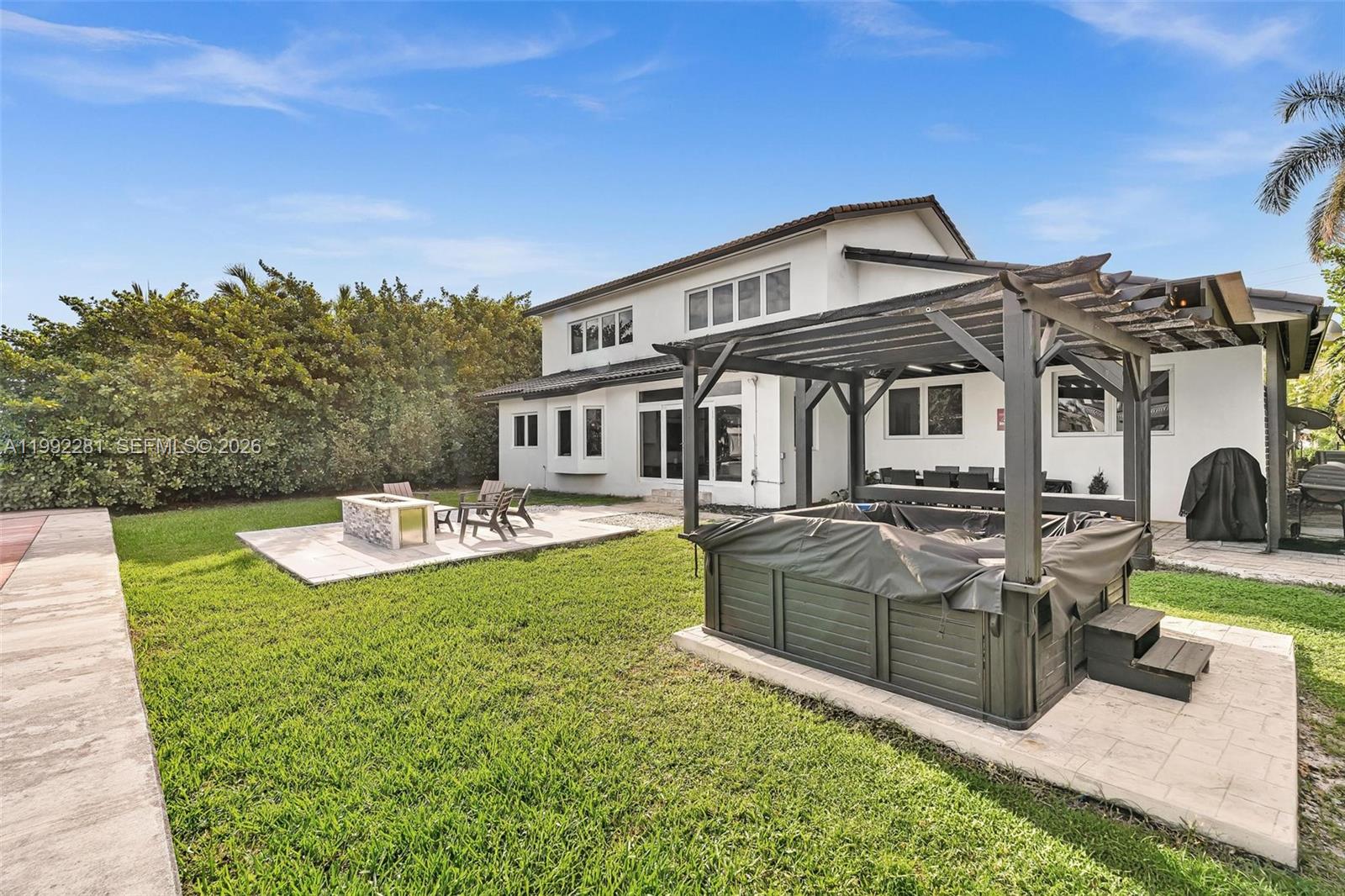 472 Sunset Dr, Hallandale Beach FL 33009