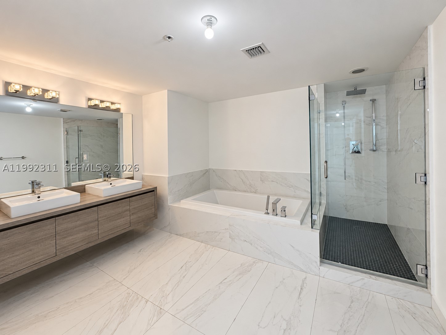 400 Sunny Isles Blvd #819, Sunny Isles Beach FL 33160