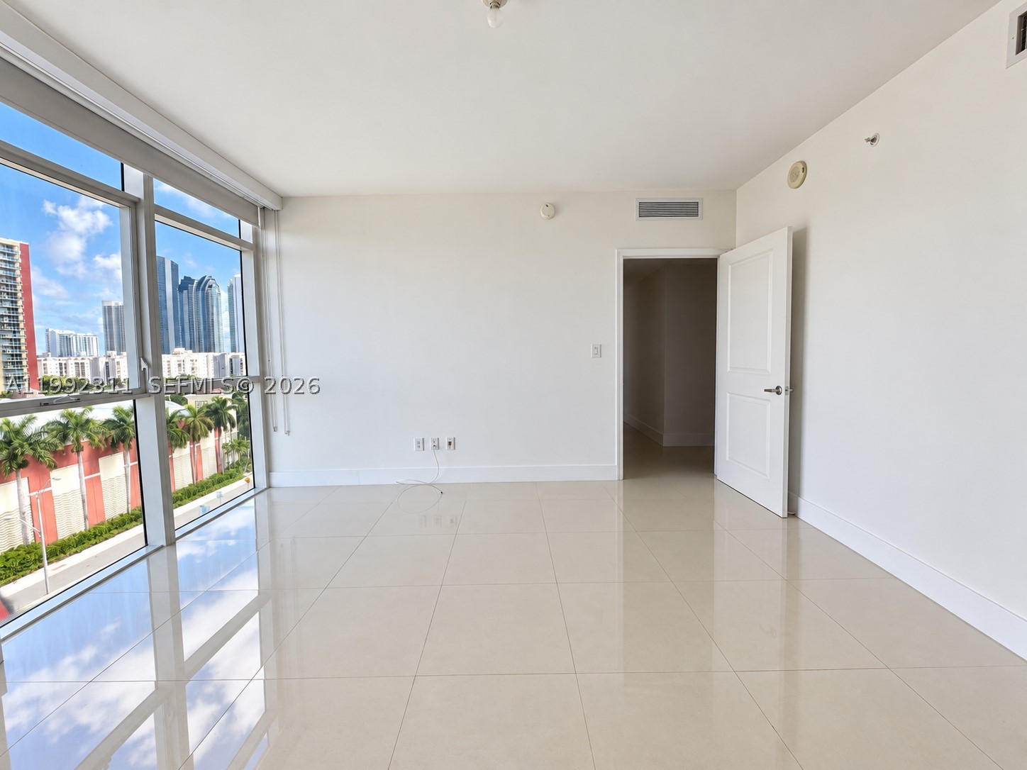 400 Sunny Isles Blvd #819, Sunny Isles Beach FL 33160