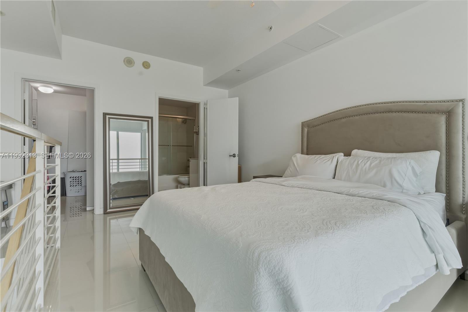 60 SW 13th St #2805, Miami FL 33130