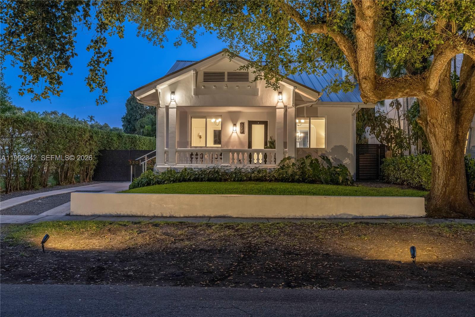 320 NE 88th St, El Portal FL 33138