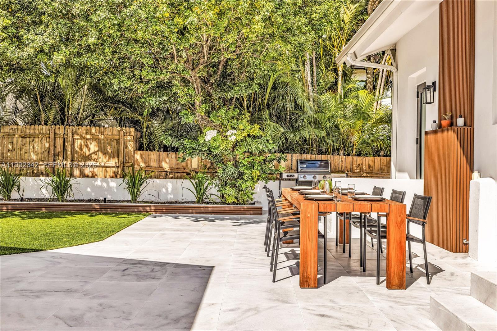 320 NE 88th St, El Portal FL 33138