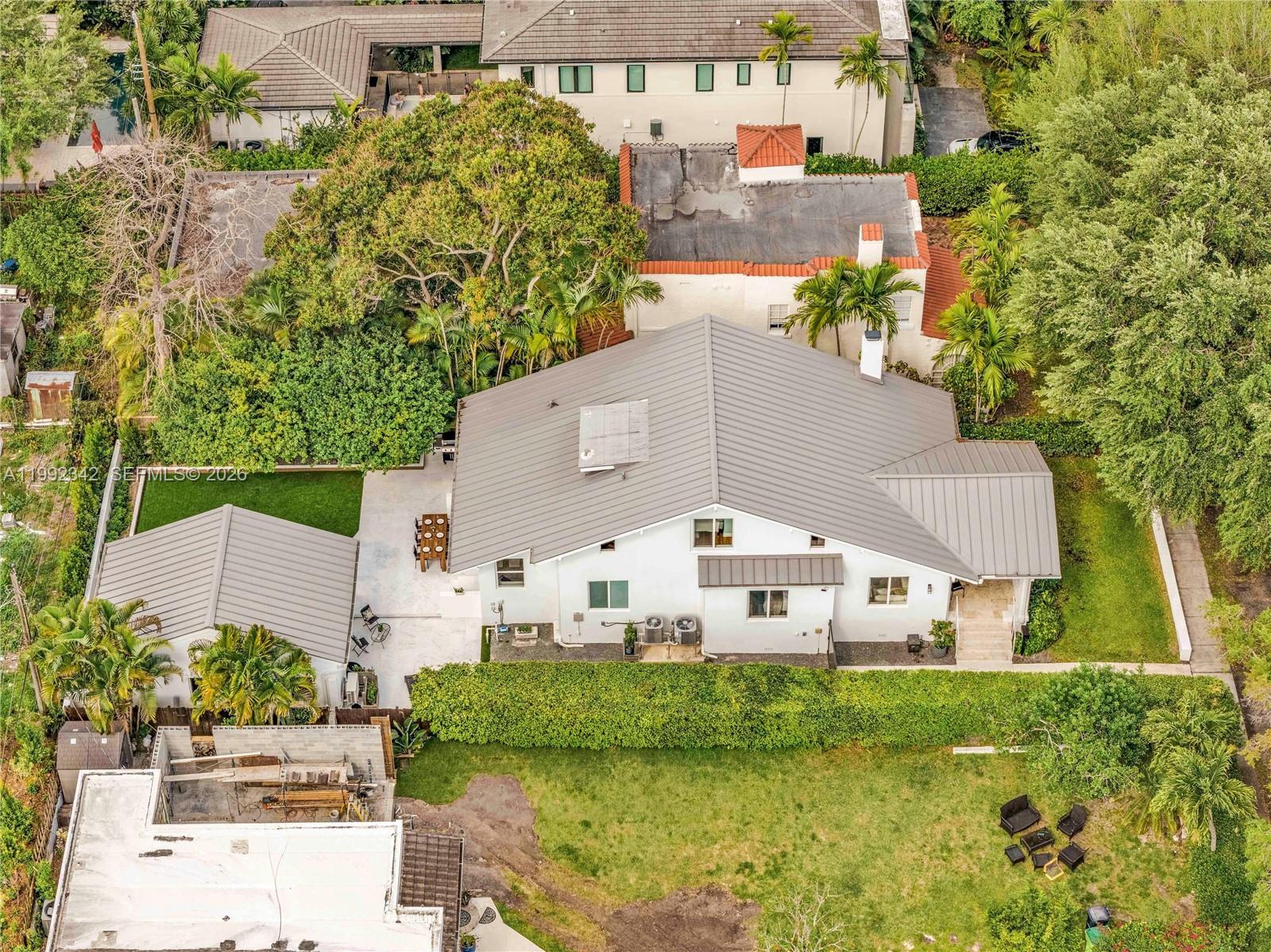 320 NE 88th St, El Portal FL 33138