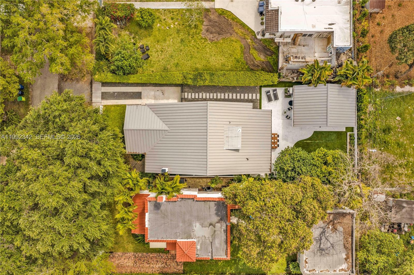 320 NE 88th St, El Portal FL 33138