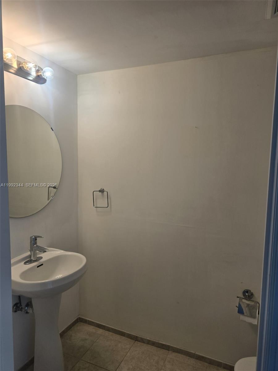 60 SW 13th St #2604, Miami FL 33130