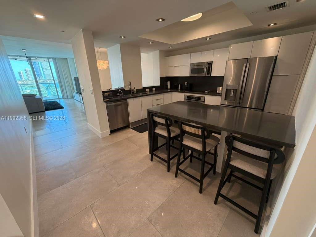 3330 NE 190th St #710, Aventura FL 33180
