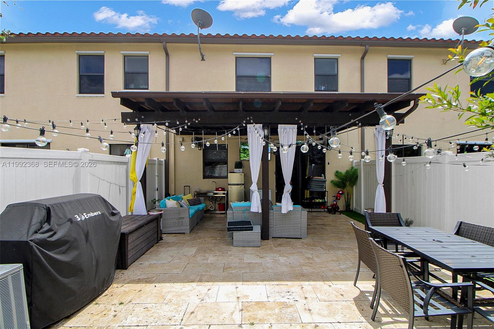 3323 W 90th Ter, Hialeah FL 33018