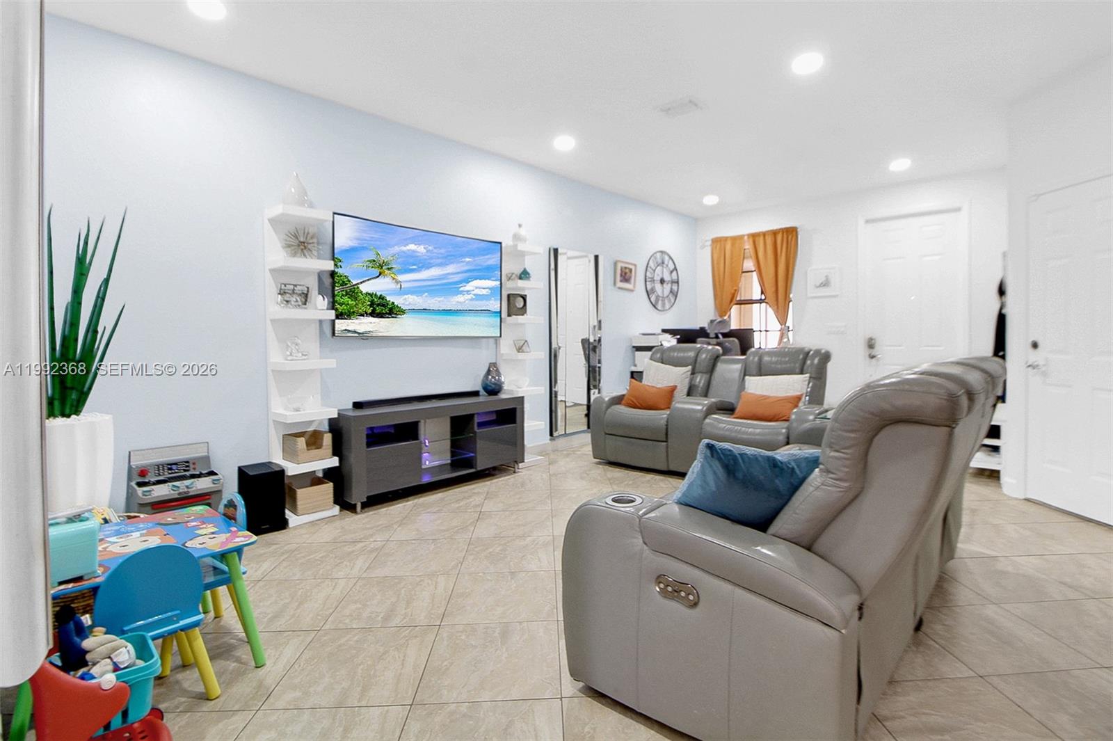 3323 W 90th Ter, Hialeah FL 33018