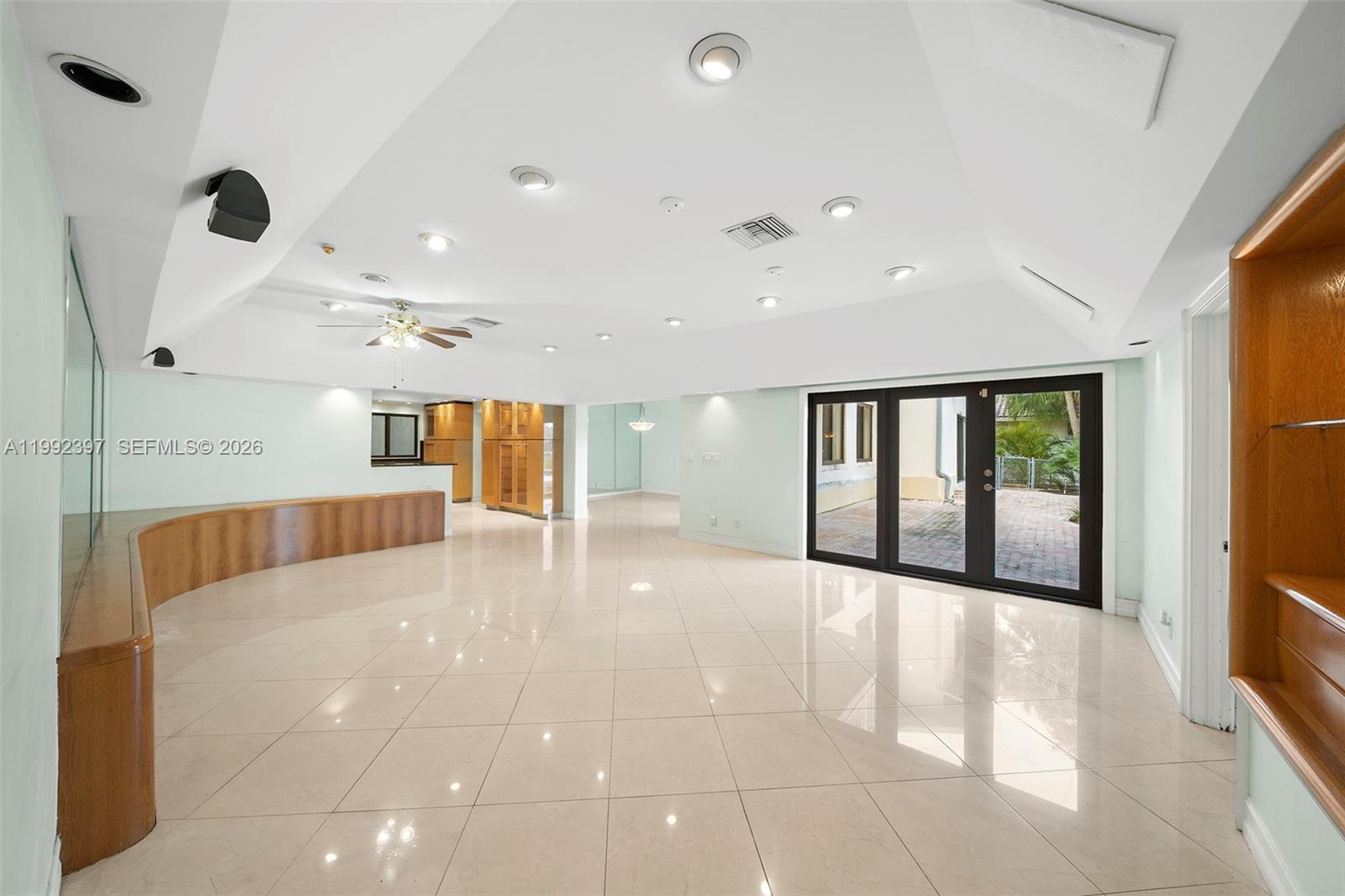 448 Poinciana Dr, Hallandale Beach FL 33009