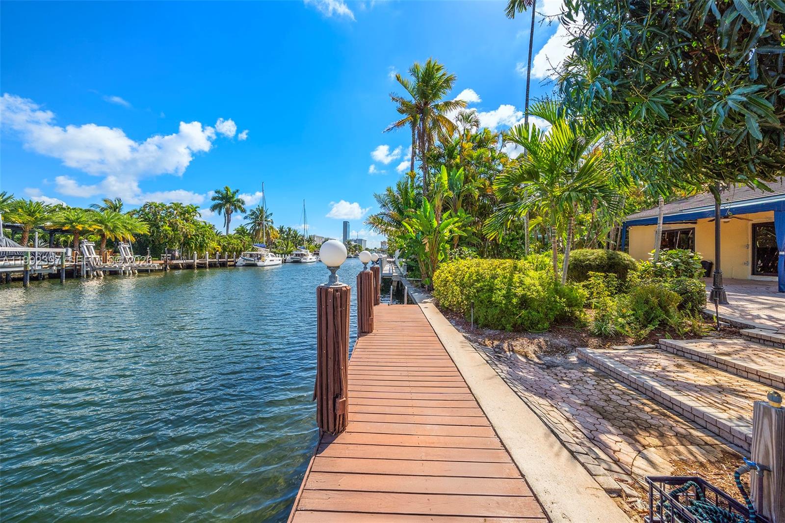 448 Poinciana Dr, Hallandale Beach FL 33009