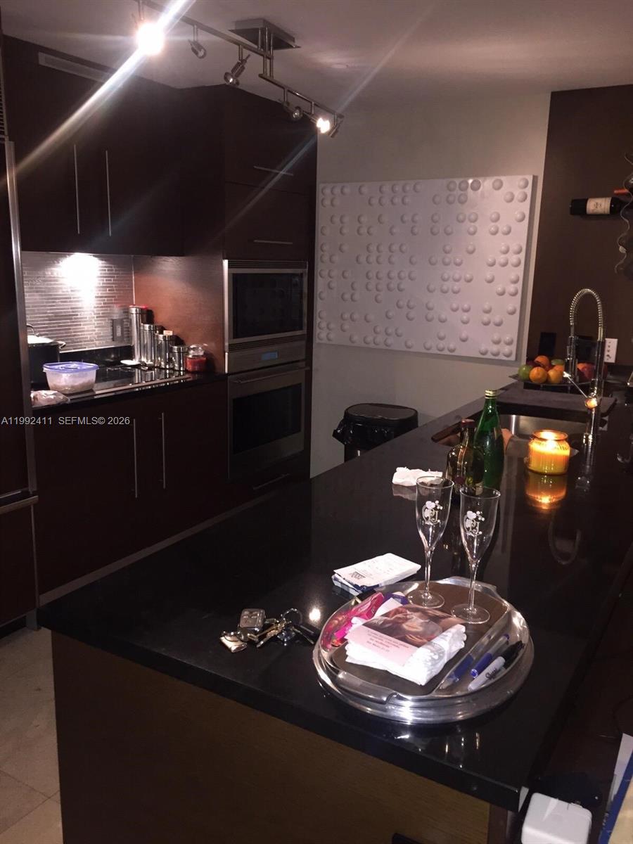465 Brickell Ave #5605, Miami FL 33131