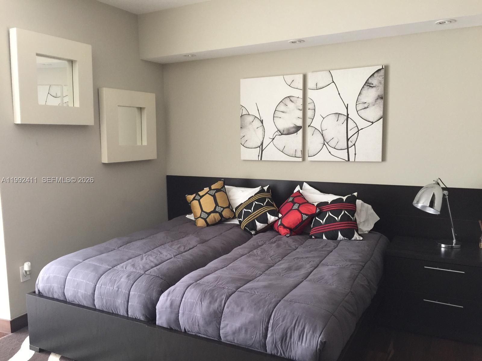 465 Brickell Ave #5605, Miami FL 33131