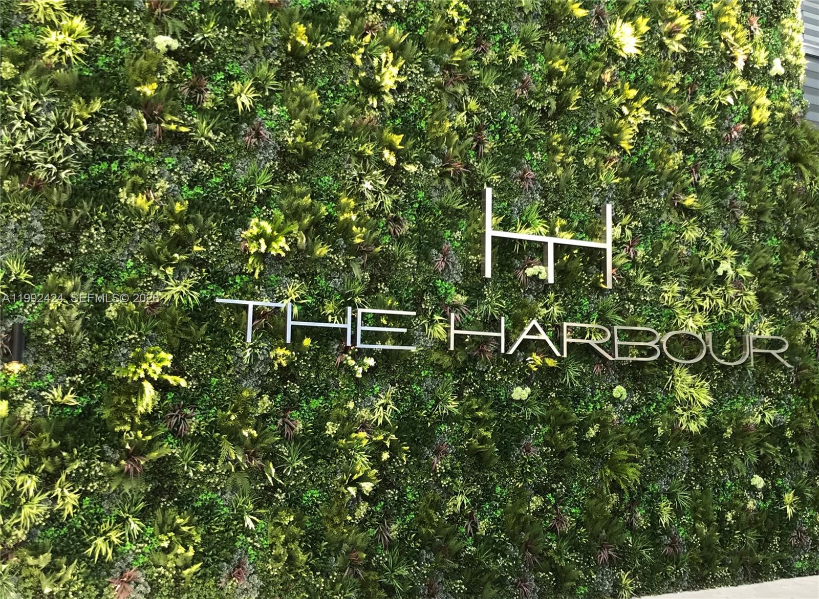 16385 Biscayne Blvd #2206, North Miami Beach FL 33160