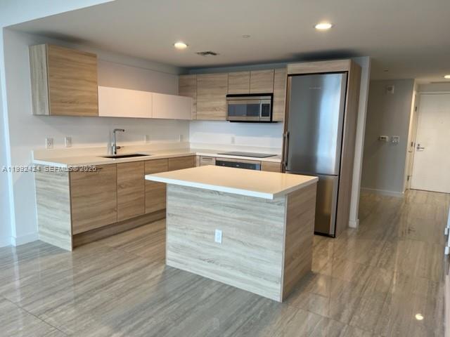 16385 Biscayne Blvd #2206, North Miami Beach FL 33160