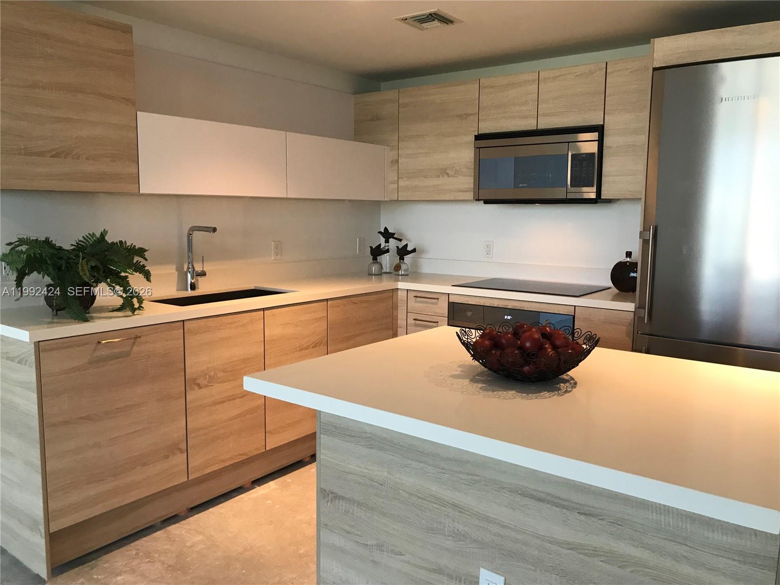 16385 Biscayne Blvd #2206, North Miami Beach FL 33160