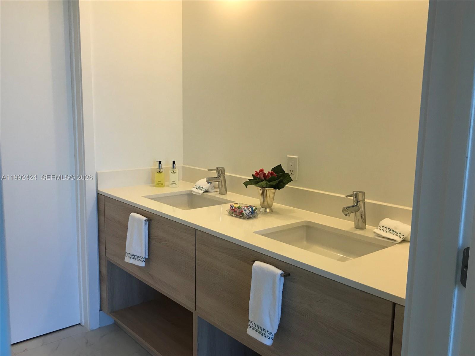 16385 Biscayne Blvd #2206, North Miami Beach FL 33160