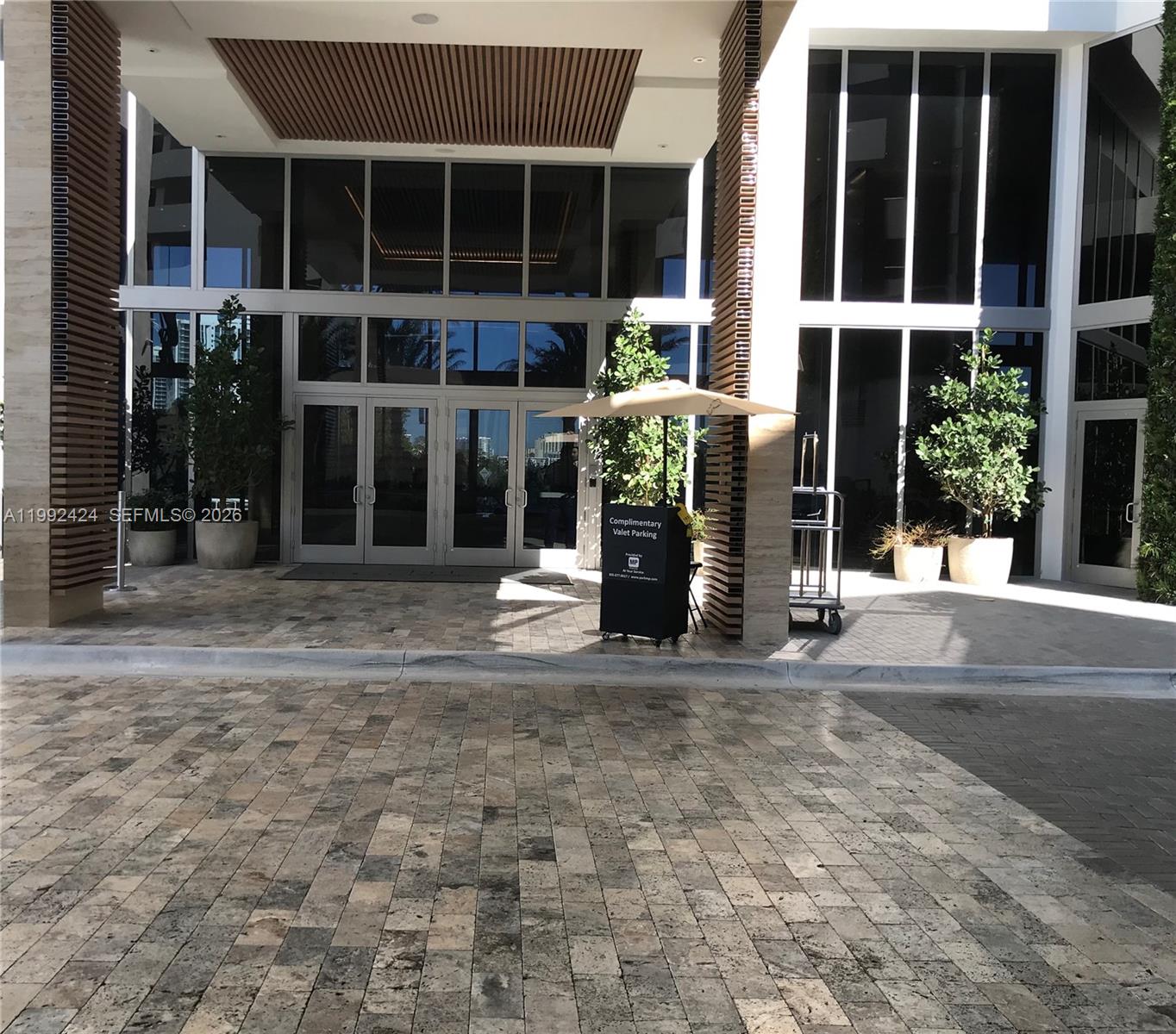 16385 Biscayne Blvd #2206, North Miami Beach FL 33160