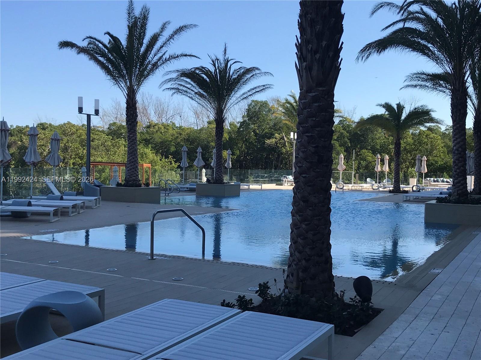 16385 Biscayne Blvd #2206, North Miami Beach FL 33160