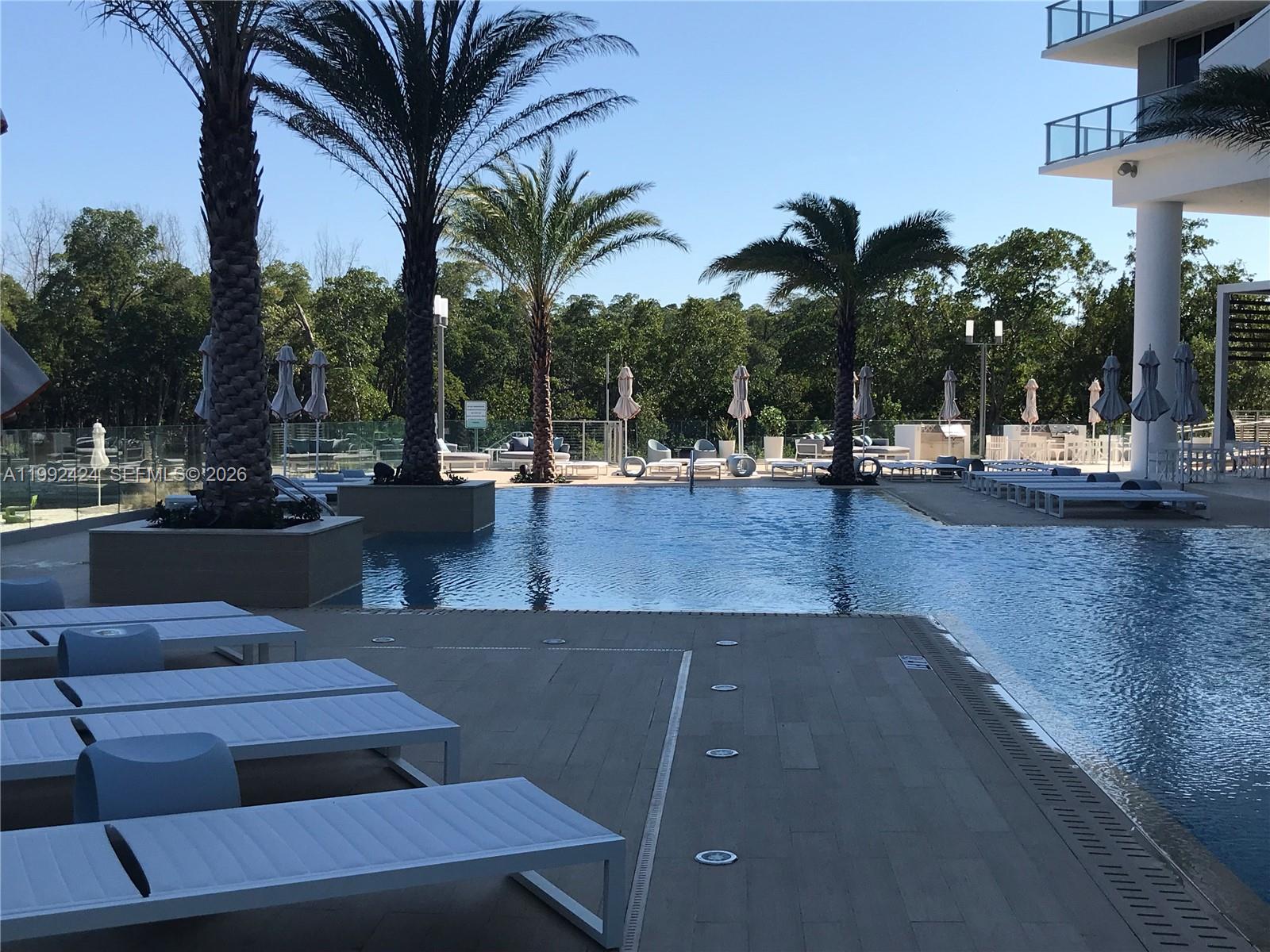 16385 Biscayne Blvd #2206, North Miami Beach FL 33160