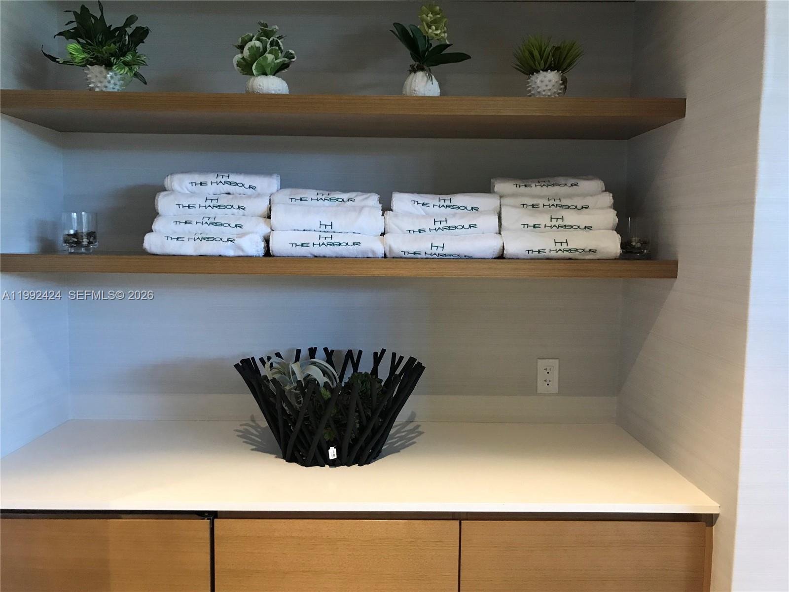 16385 Biscayne Blvd #2206, North Miami Beach FL 33160