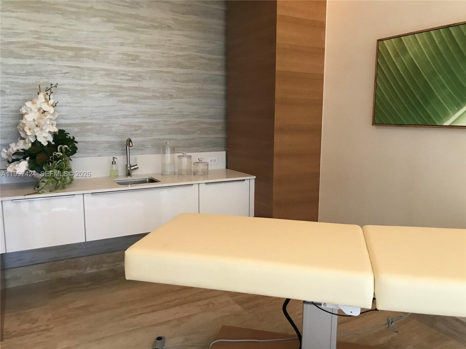 16385 Biscayne Blvd #2206, North Miami Beach FL 33160