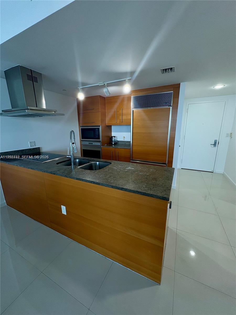 495 Brickell Ave #3909, Miami FL 33131