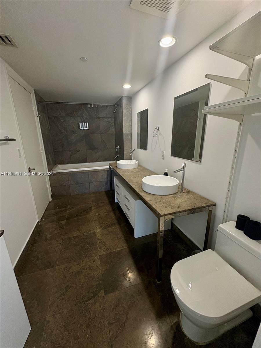 495 Brickell Ave #3909, Miami FL 33131