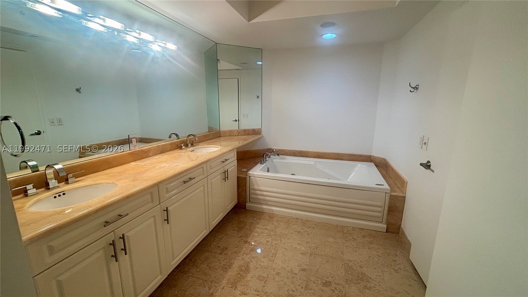 4779 Collins Ave #808, Miami Beach FL 33140
