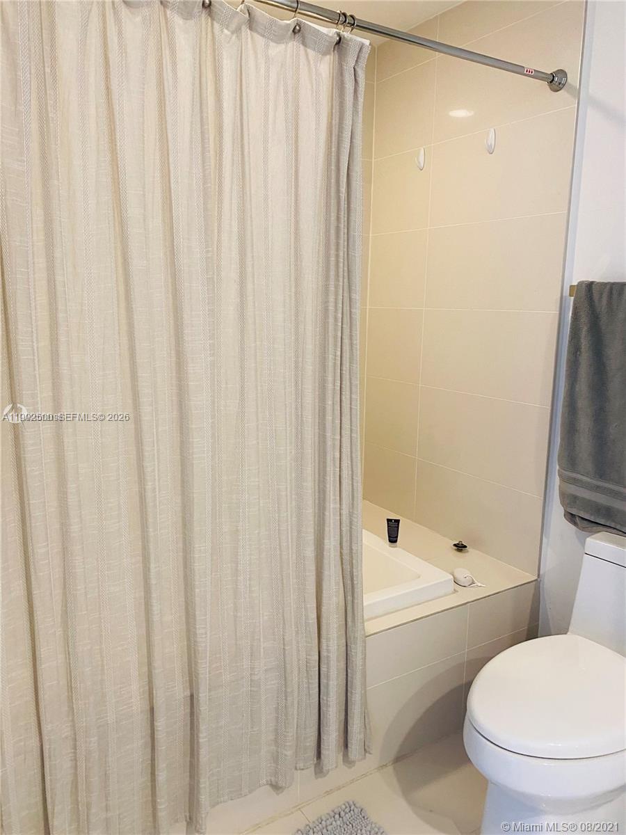 55 SW 9th St #3709, Miami FL 33130
