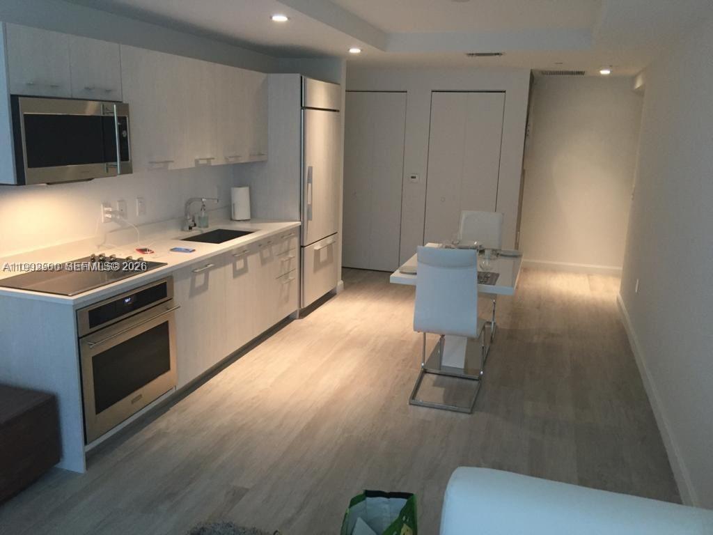 55 SW 9th St #3709, Miami FL 33130