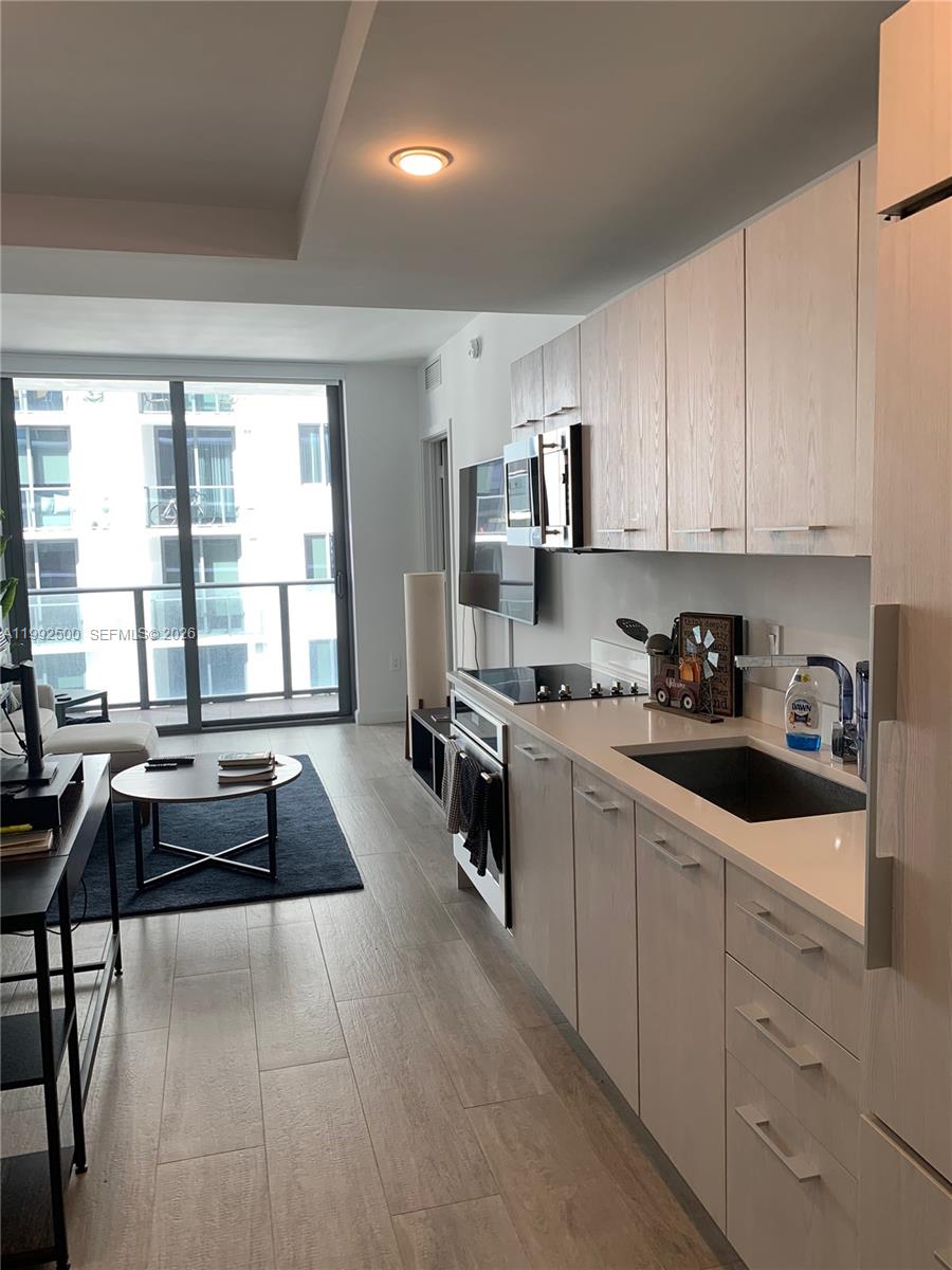 55 SW 9th St #3709, Miami FL 33130