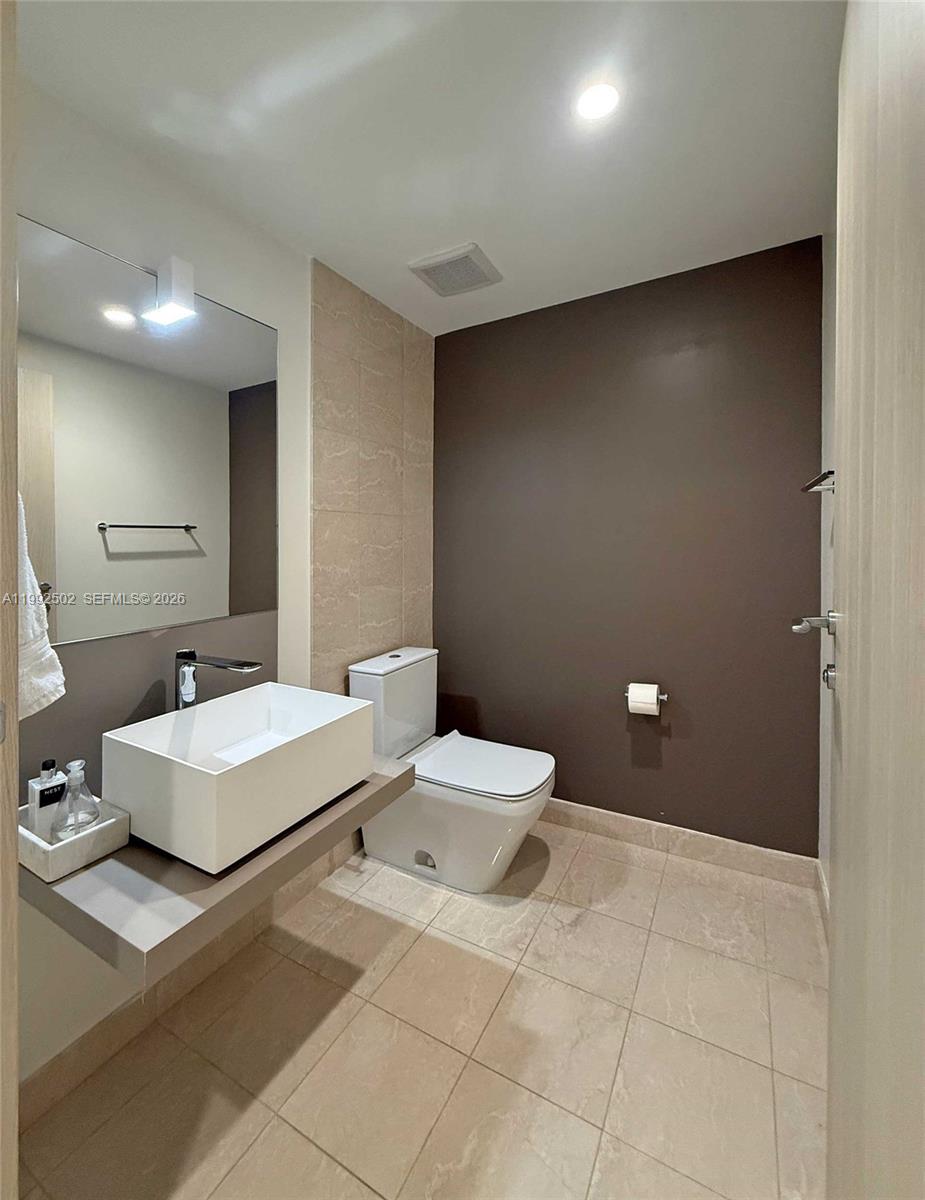 1000 Brickell Plz #3702, Miami FL 33131