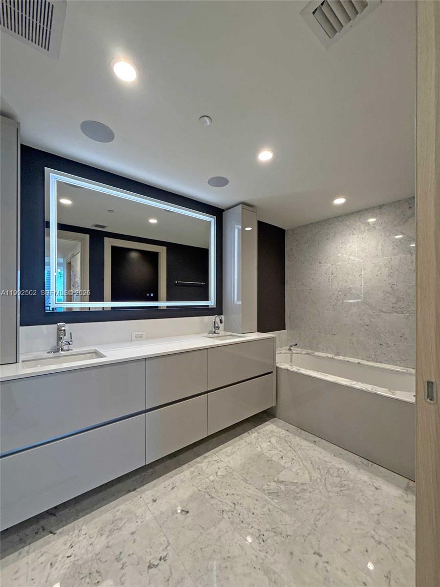 1000 Brickell Plz #3702, Miami FL 33131