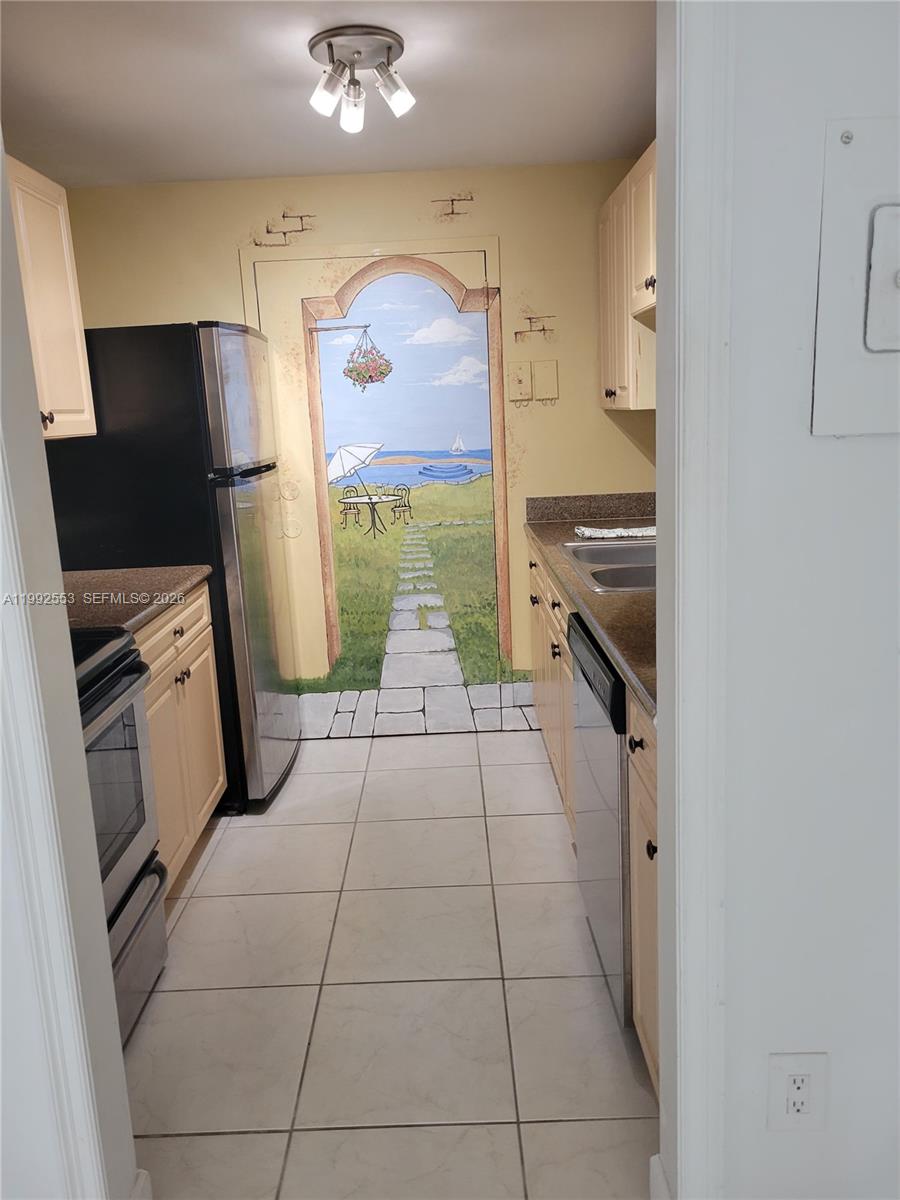 2020 NE 135th St #904, North Miami FL 33181