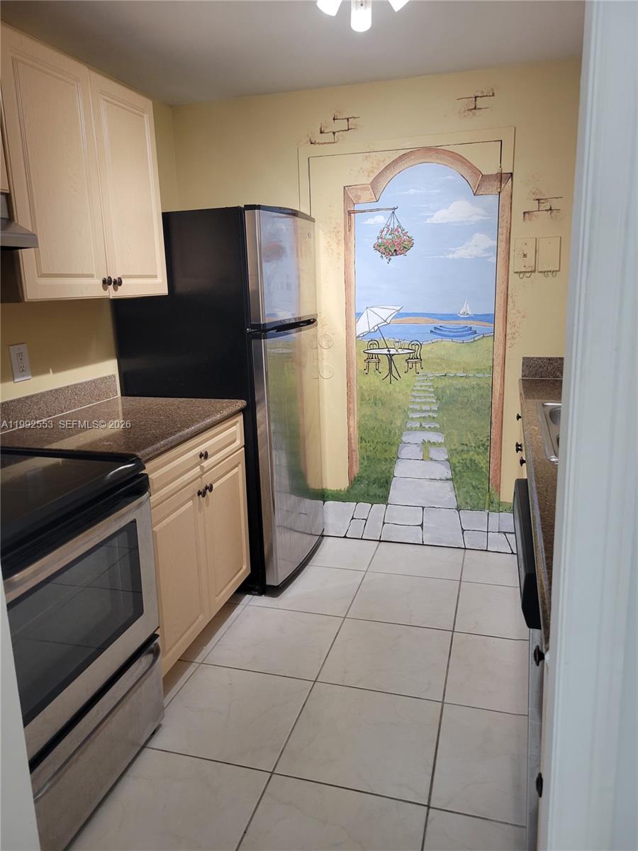 2020 NE 135th St #904, North Miami FL 33181