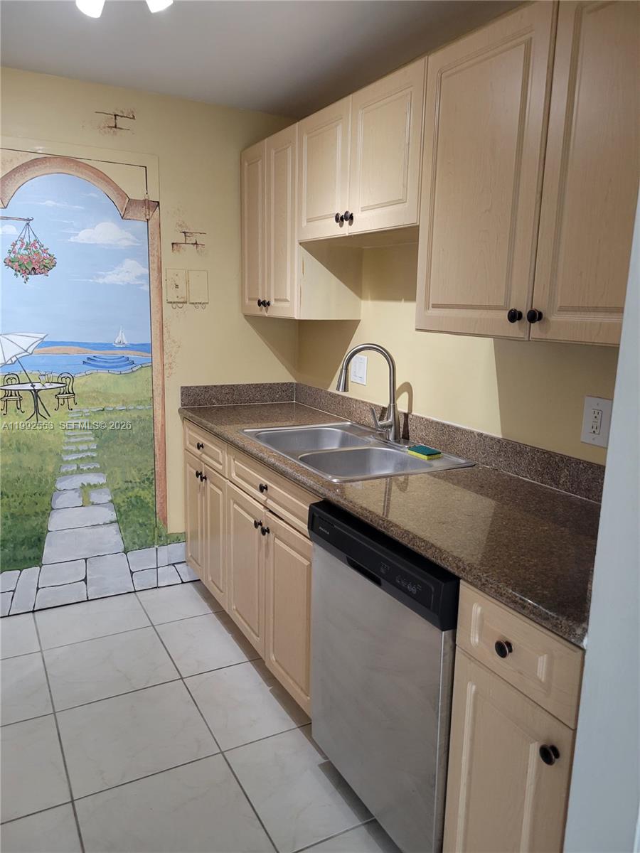 2020 NE 135th St #904, North Miami FL 33181