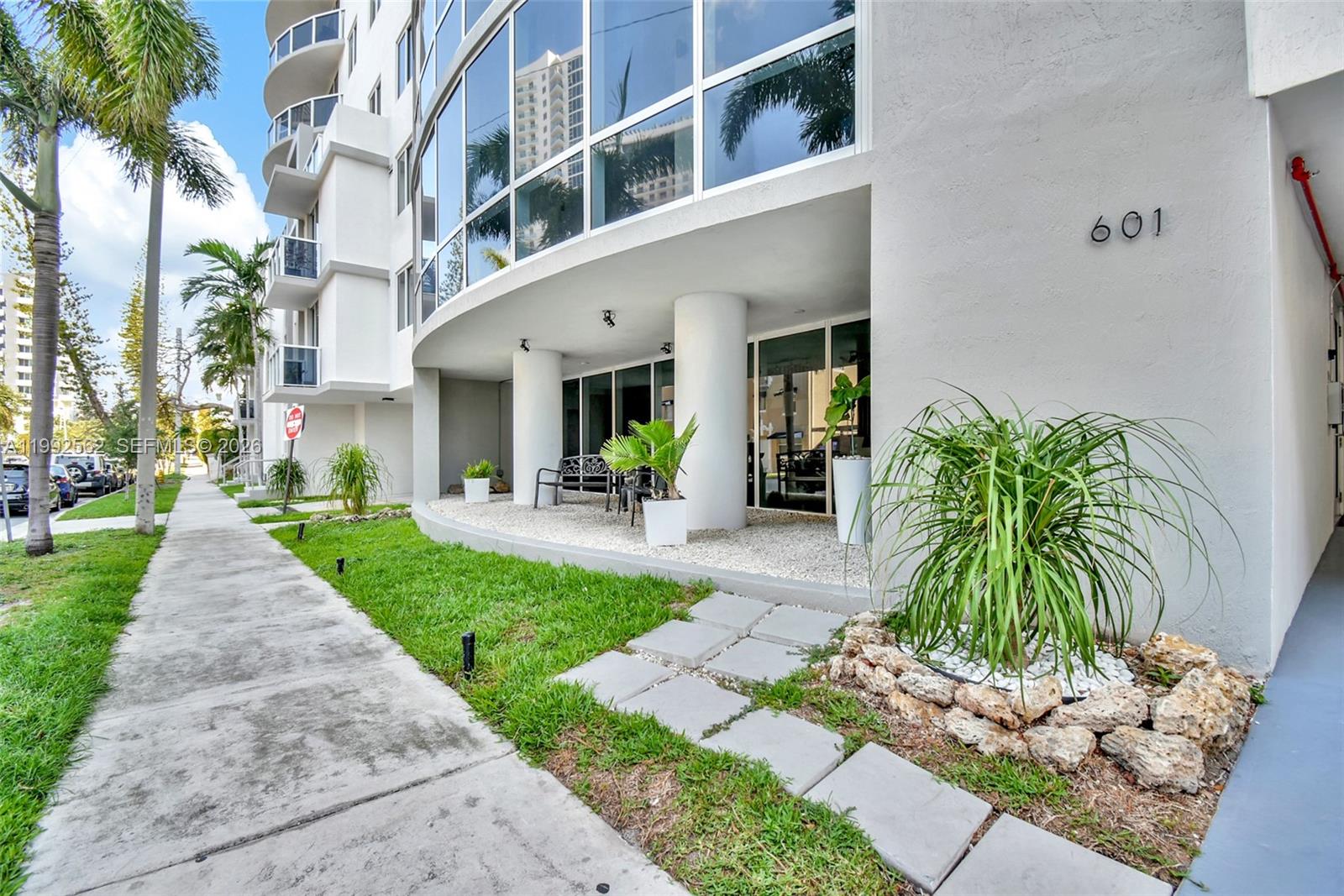 601 NE 23rd St #1403, Miami FL 33137