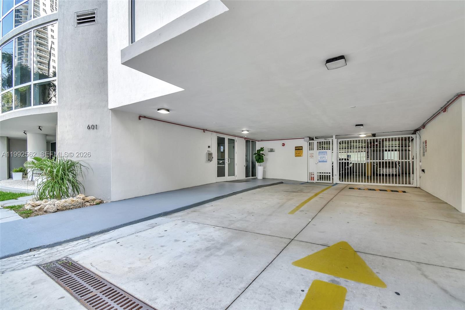 601 NE 23rd St #1403, Miami FL 33137