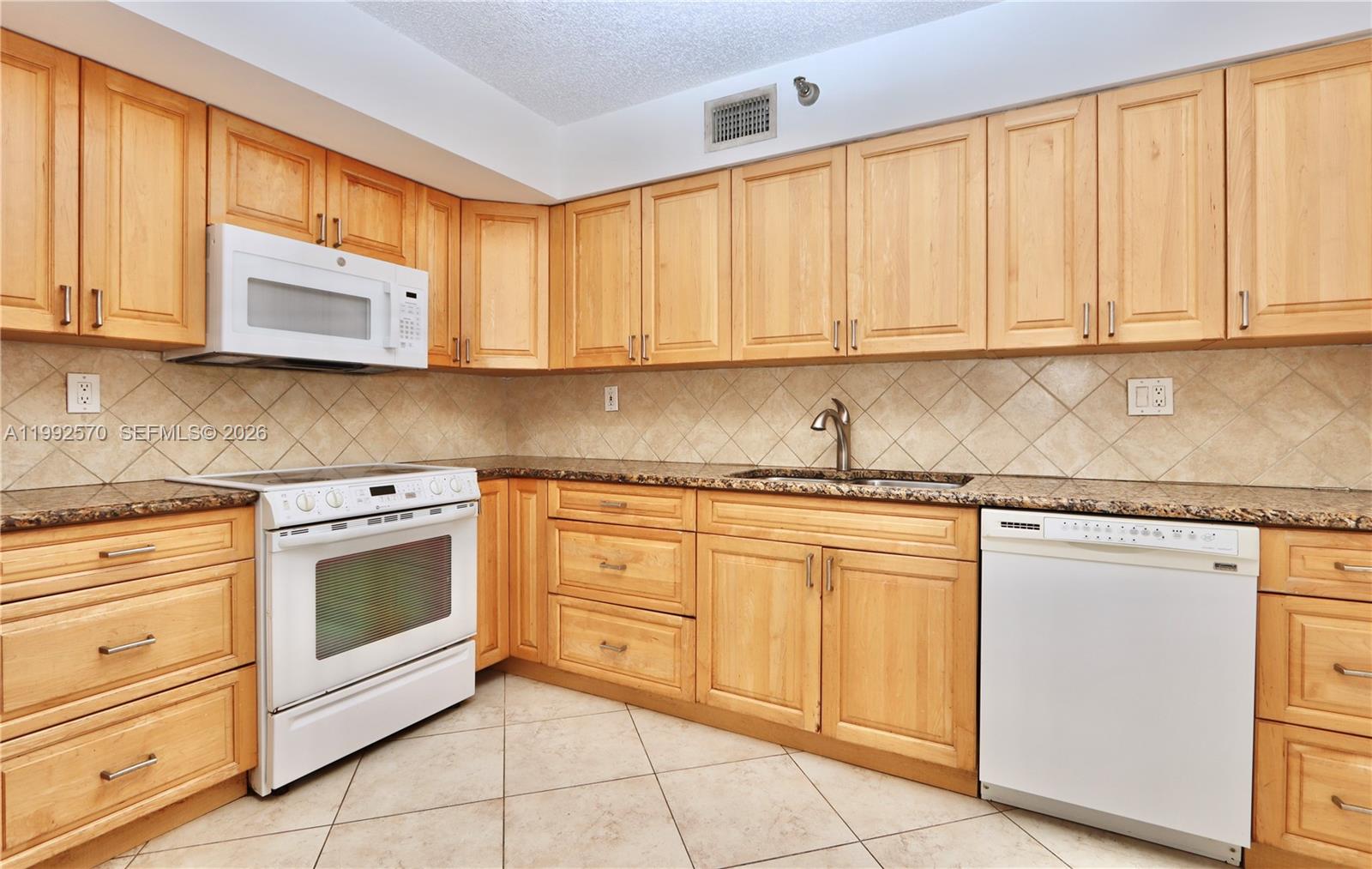 3500 Mystic Pointe Dr #1207, Aventura FL 33180